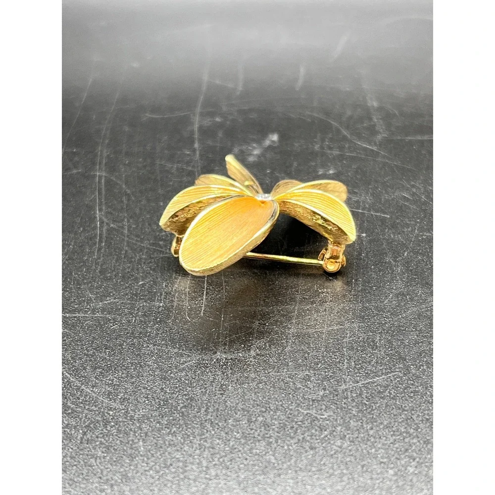 Vtg Gold Tone Floral Petal Pin Brooch Crystal‎ Accent Women's Jewelry Accessory